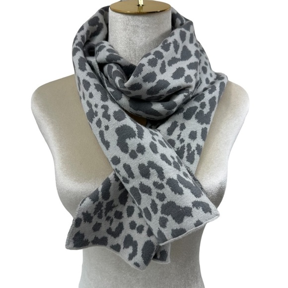 GAP Gray Silver Animal Print Wool Blend Scarf - Picture 1 of 10